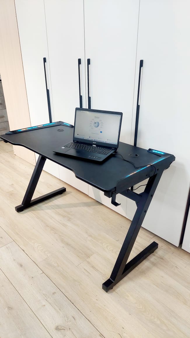 Стол компьютерный игровой "Геймер" Стол компьютерный игровой "Геймер"